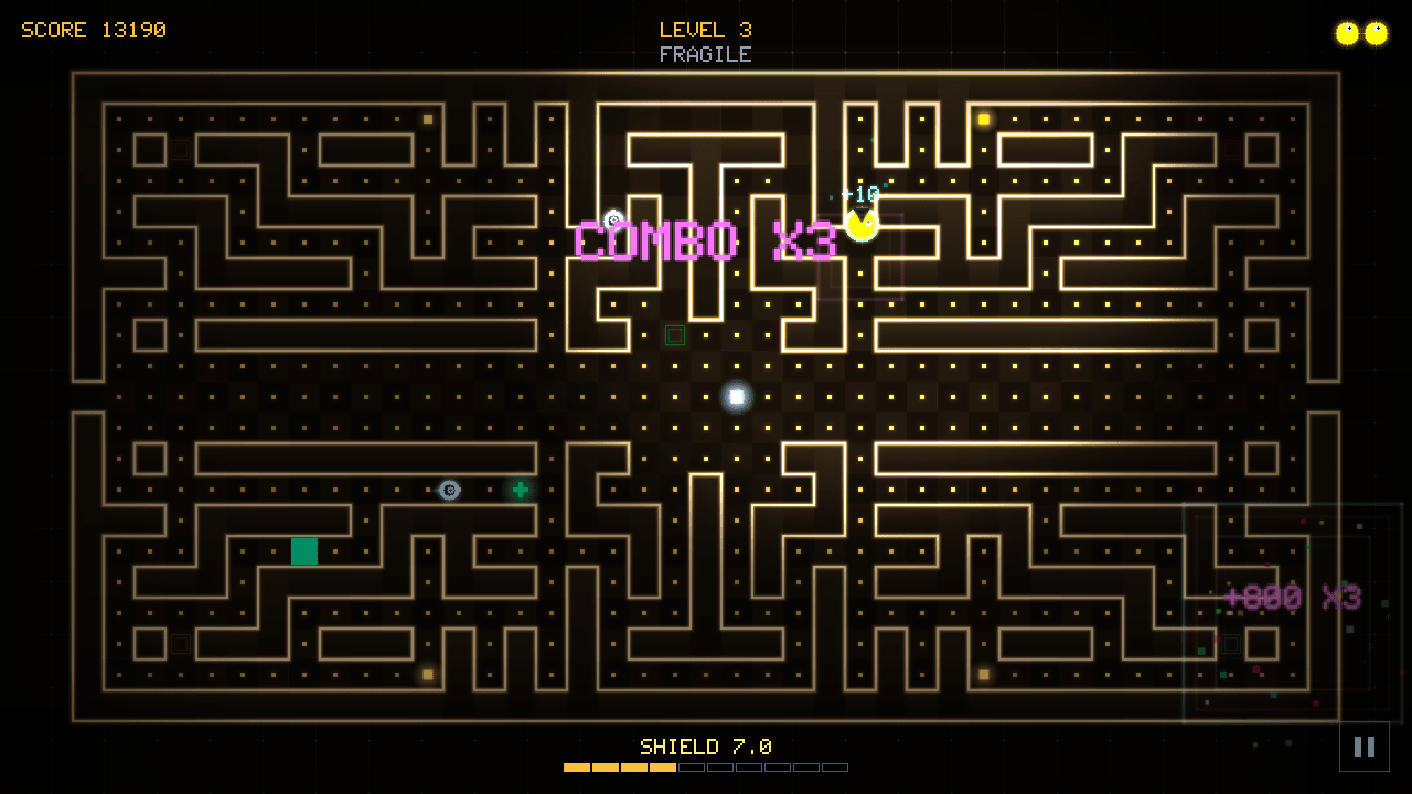 Shield hunt mid-chain: a COMBO X3 banner across the maze, the player chasing a fleeing vulnerable pursuer and a +800 x3 zap burst in the corner